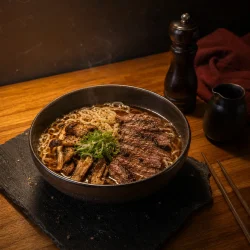 Ramen shoyu au poivre noir — Bœuf